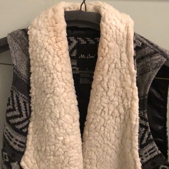 Patterned vest - Picture 3 of 5